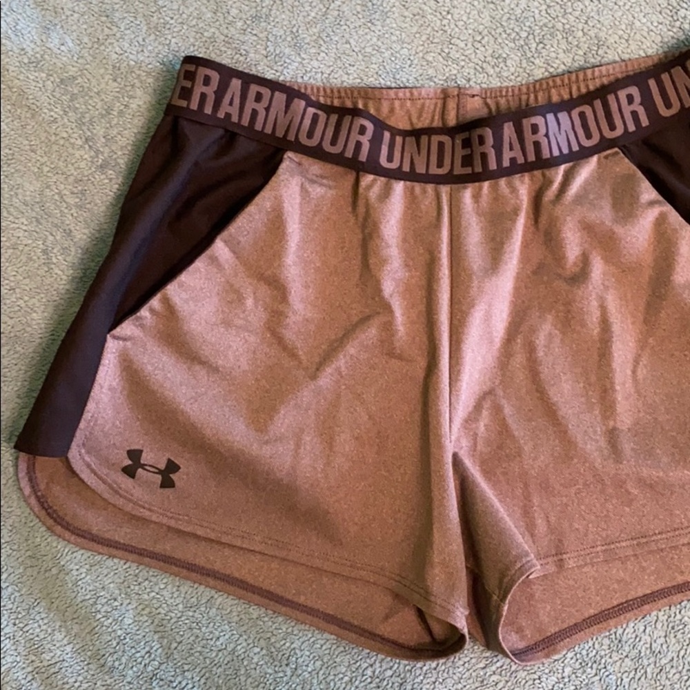 *SOLD* Under Amour M Shorts